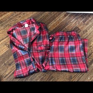 VS After Hours Satin Pj Set in plaid!